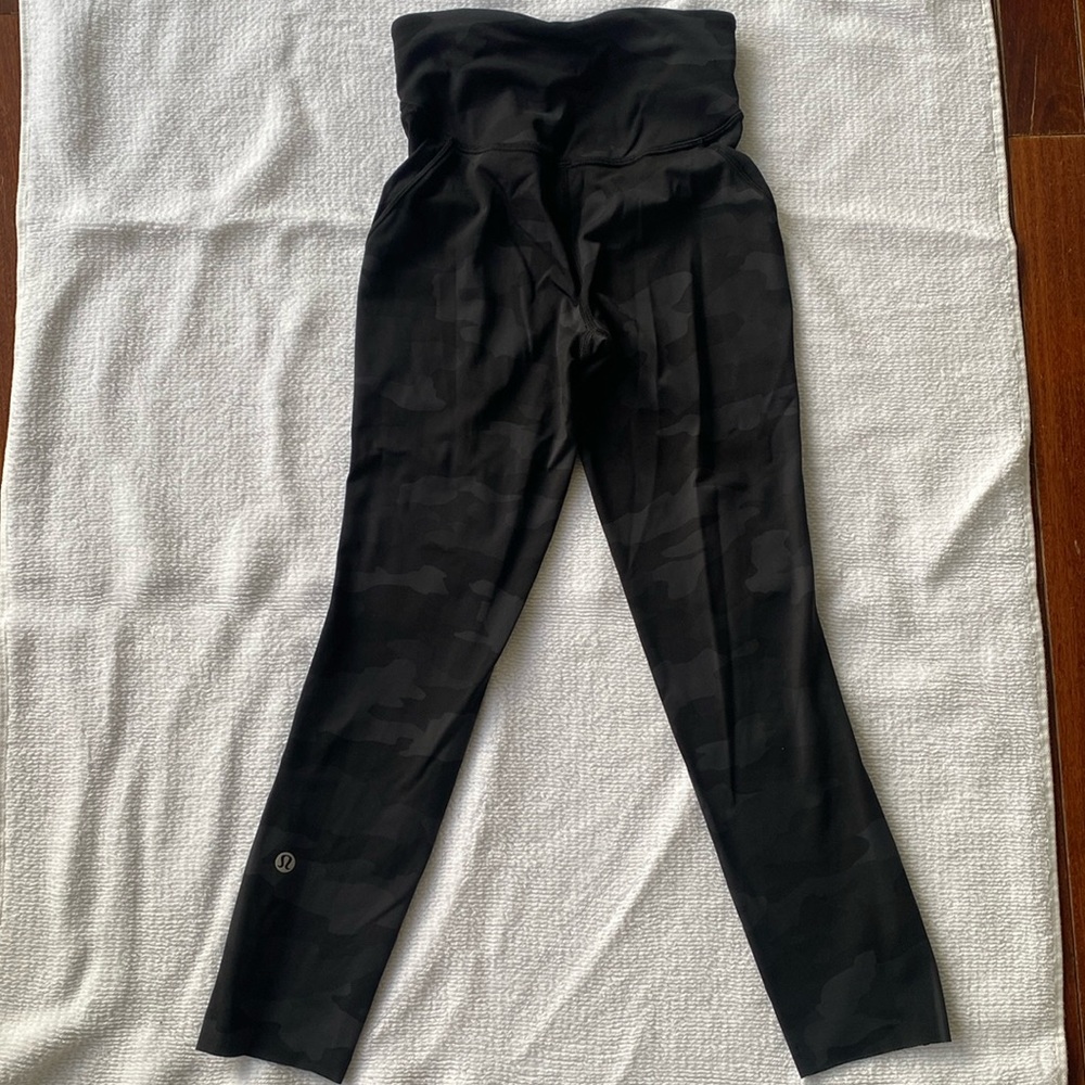 Lululemon blk camo size 0- 20in inseam leggings
